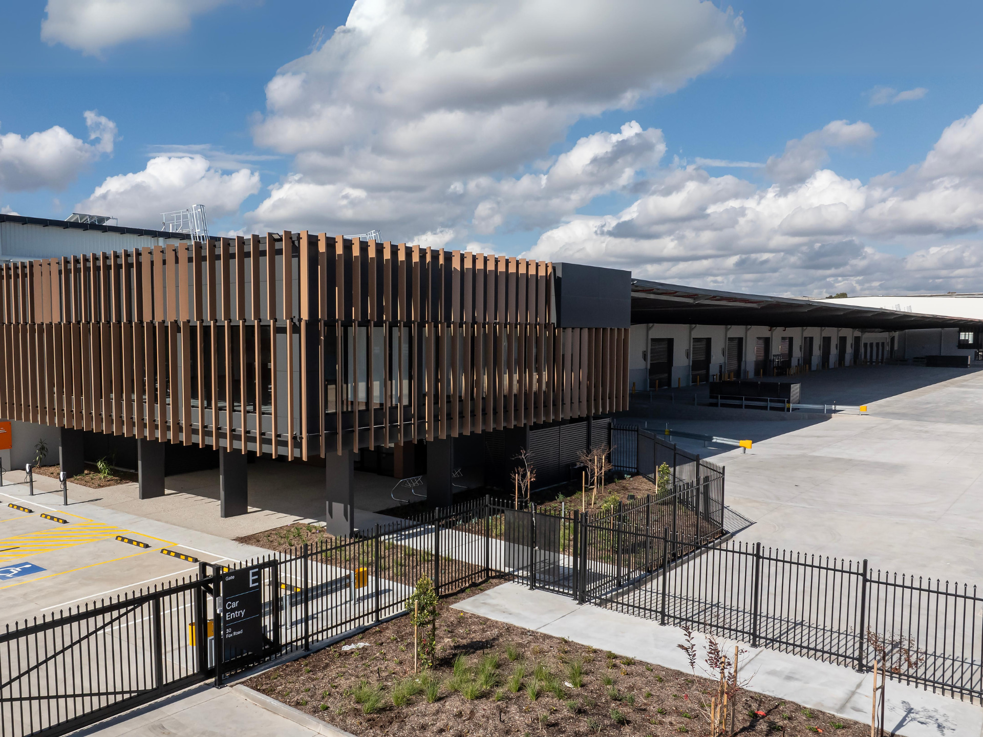 Image: [Hero][Property] ESR Acacia Ridge Business Park Office & Mural