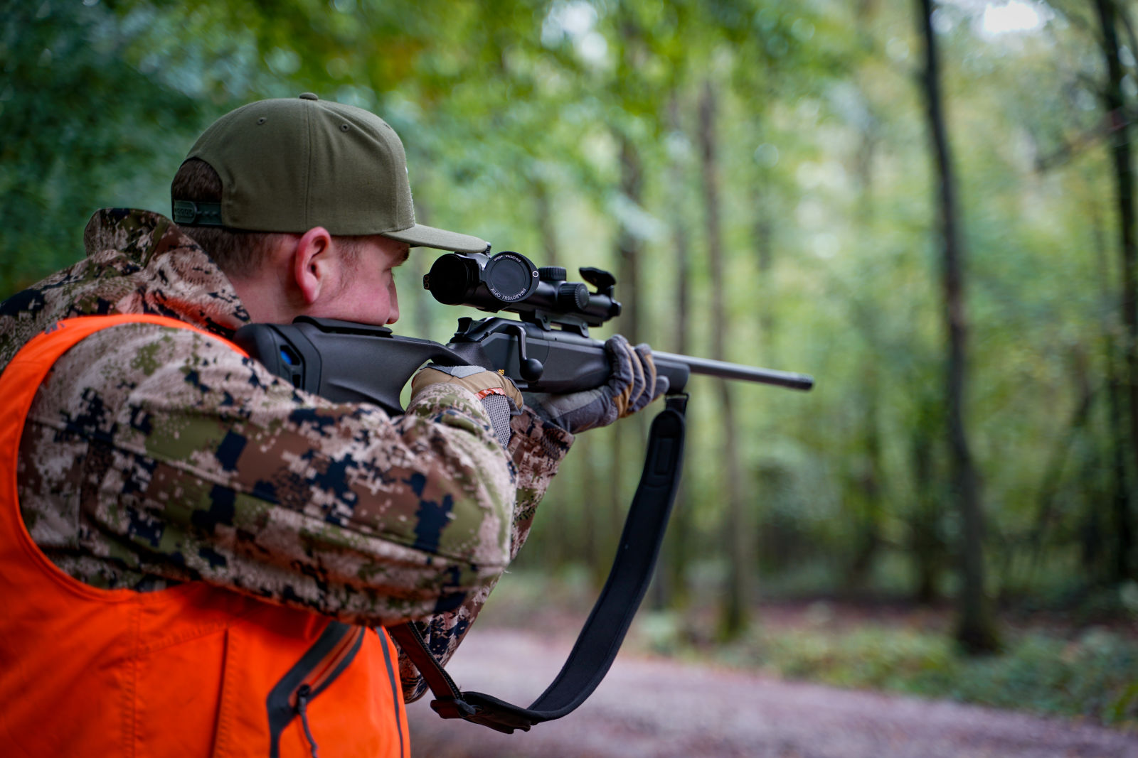 Driven hunting with the Z8i 0.75-6x20 - Stefaan Rotthier on a driven hunt with the SWAROVSKI OPTIK Z8i 0.75.