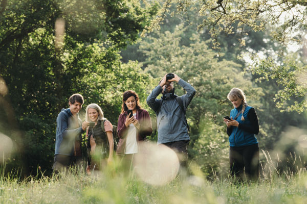 The fun of exploration – how the SWAROVSKI OPTIK dG turns everyone into a wildlife expert - Up to five devices may livestream the dG’s live video. Watch wildlife like a pro and enjoy spotting more.