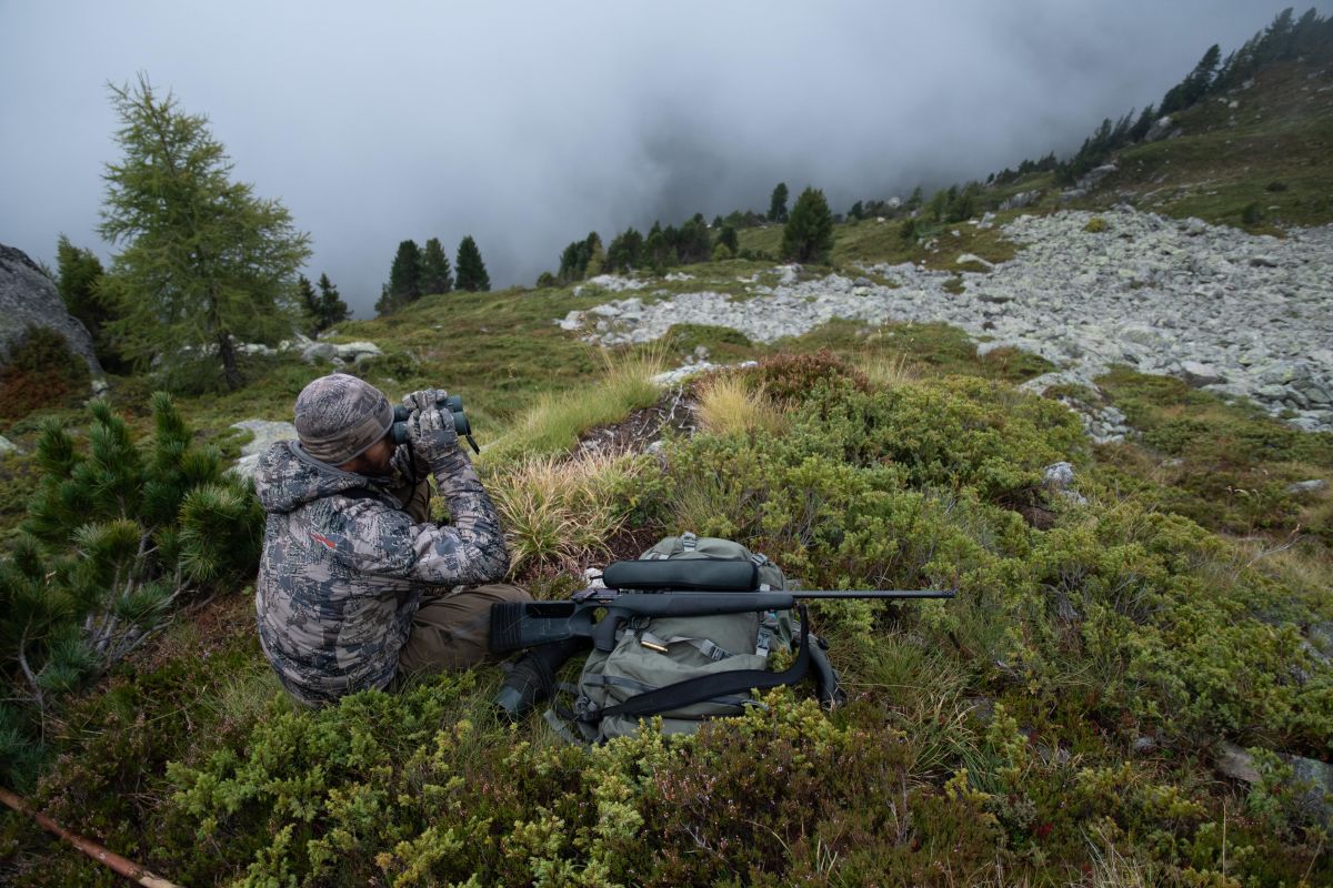 Hunting chamois with the EL Range TA in the Swiss Alps H/ - hunter binoculars and backpack - 5503