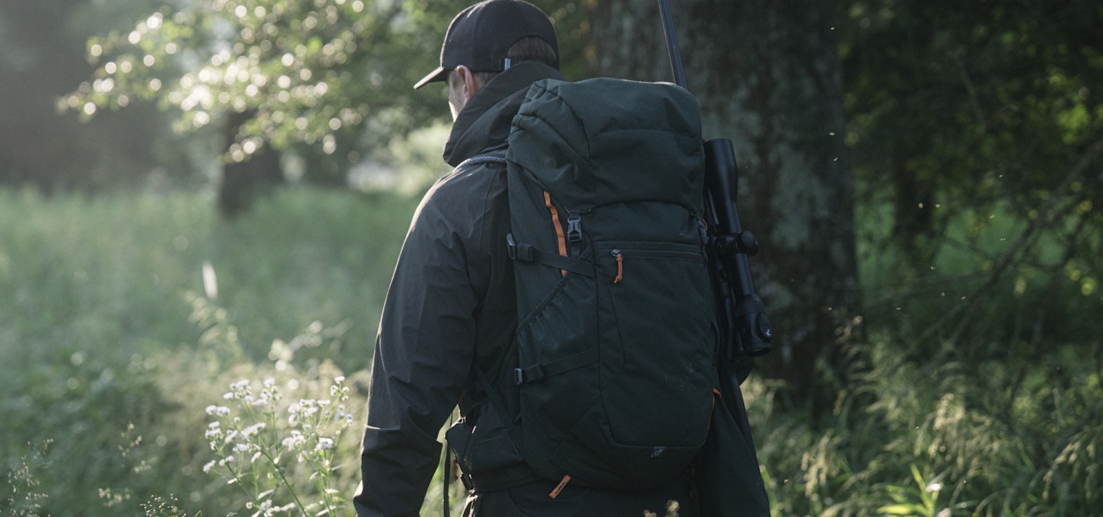 Mochila Swarovski Optik BPH 44 L · imagen oficial en su entorno