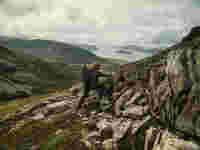Swarovski Optik dS Isle of Mull – the ultimate challenge for hunters man climbing 
