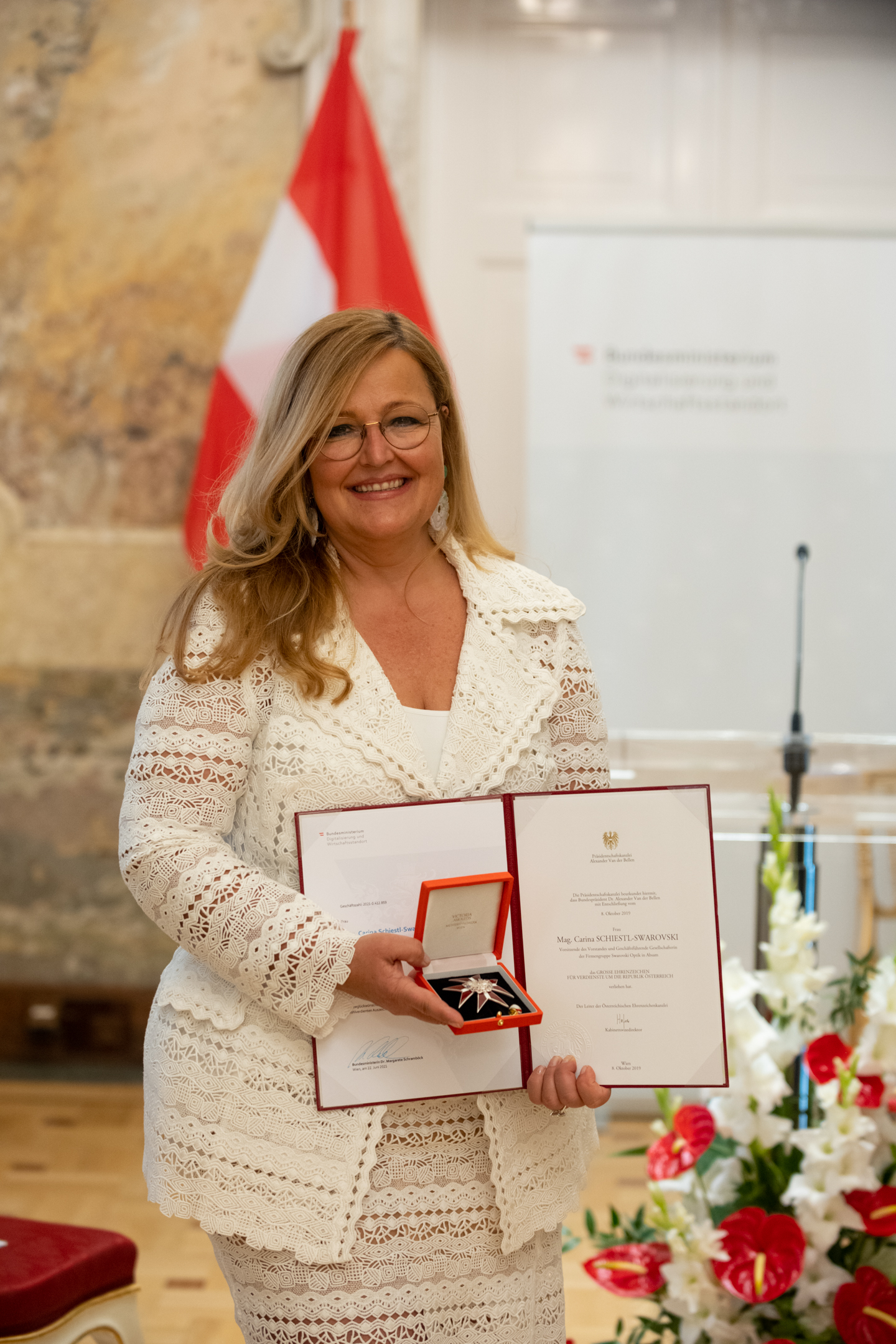 Carina Schiestl-Swarovski on being awarded the Grand Decoration of Honor for Services to the Republic of Austria.
Copyright BMDWHartberger