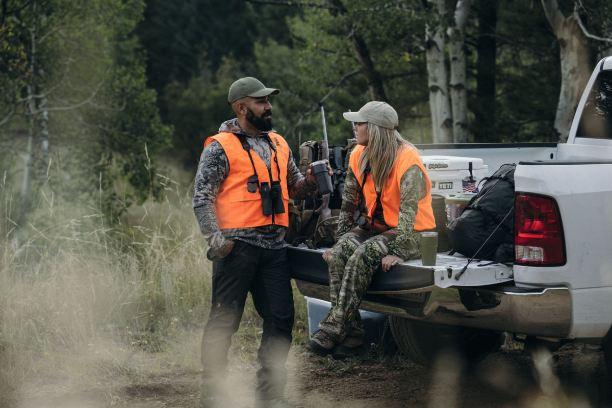 Hunting Colorado, man and woman at car with dS Gen II NL Pure 32 DSC3240 ID 1664785