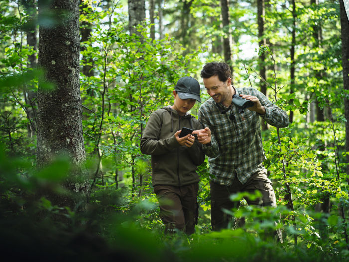 The fun of exploration – how the SWAROVSKI OPTIK dG turns everyone into a wildlife expert -Mentoring the next generation in treating nature with care and respect .