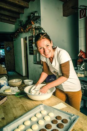 Wild boar lard nuts for Christmas - BARBARA HOFLACHER making the dough