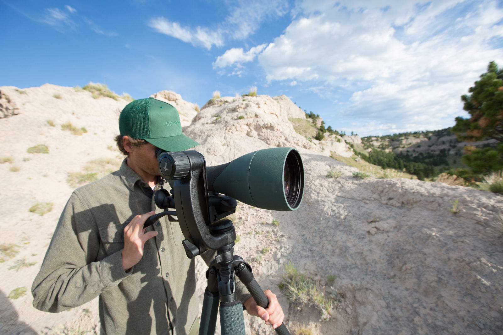 When the tiniest details matter – the 115-mm objective module, Nebraska, man with the SWAROVSKI OPTIK ATX eyepiece module and 115-mm objective module, PTH, PCT