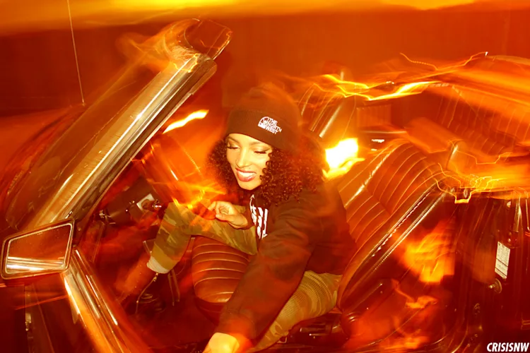 neko-jamilla-the-north-west-beanie-convertible-light-painting