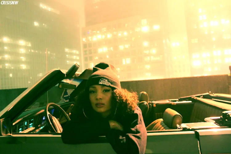 neko-jamilla-the-north-west-beanie-convertible-downtown-windows