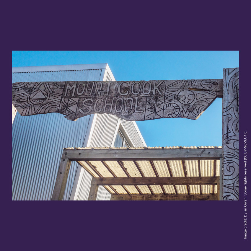 Front of curiosity card TMCC11 with an image of a the sign for Mt Cook School, Wellington