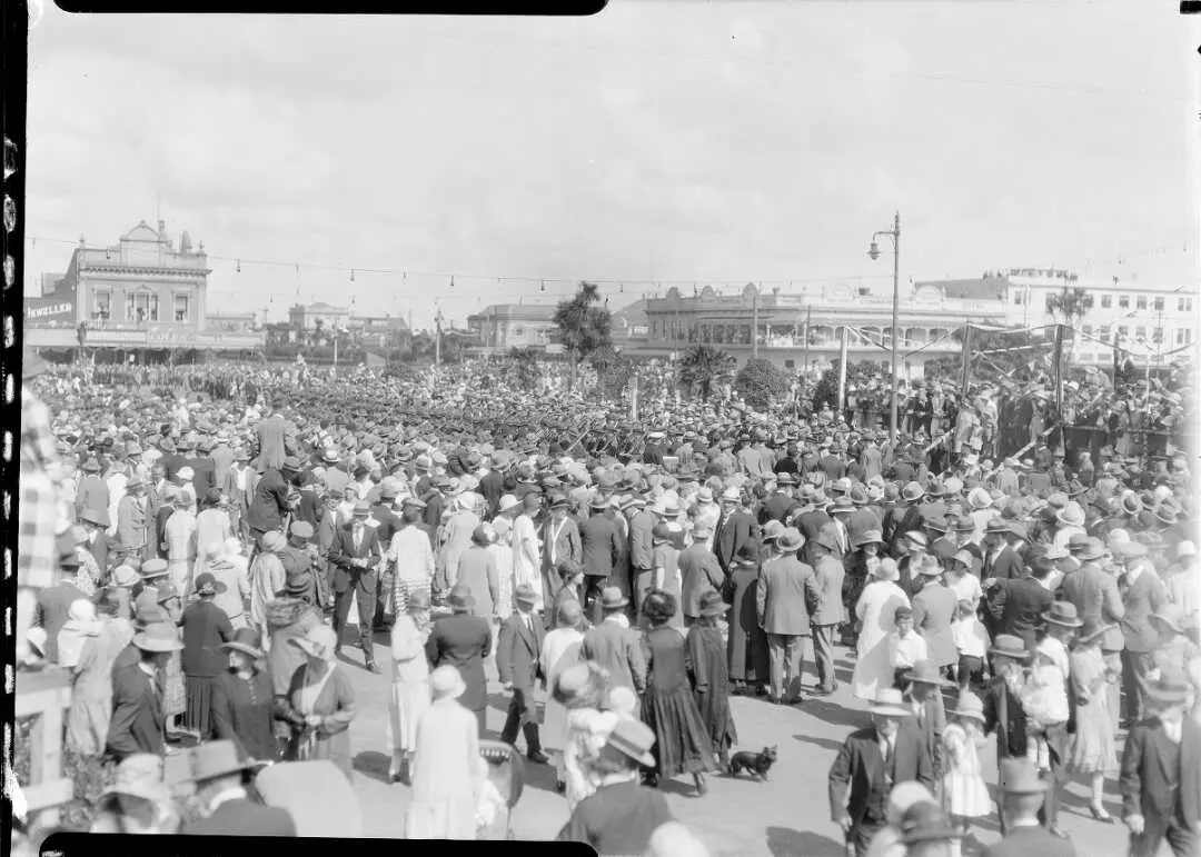 Photograph of a crowd during the visit by the Duke and Duchess of York.