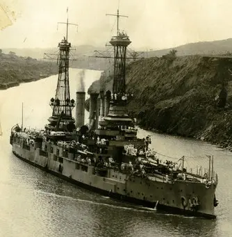 USS Minnesota looking north in Panama Canal 1920.