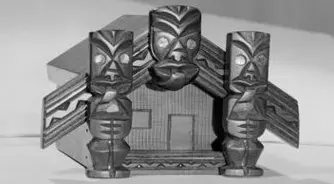 Maori souvenir - whare.