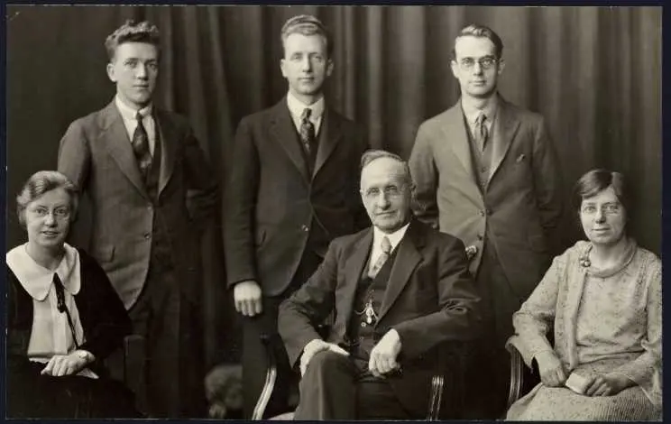 Castle family - Photograph taken by Stanley Polkinghorne Andrew, ca. 1929.