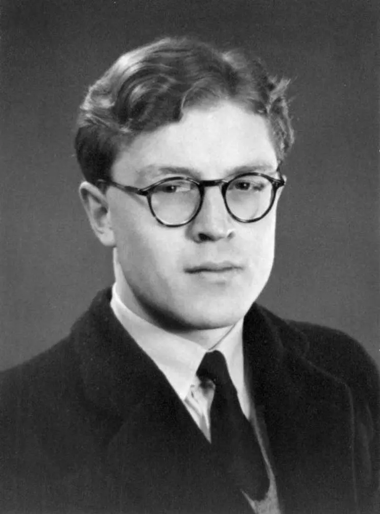 Black and white headshot of a man.