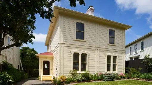 A wooden two-story house typical of Wellington dwellings of the 19th century. 