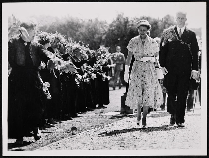 Being welcomed onto Waitangi marae | National Library of New Zealand