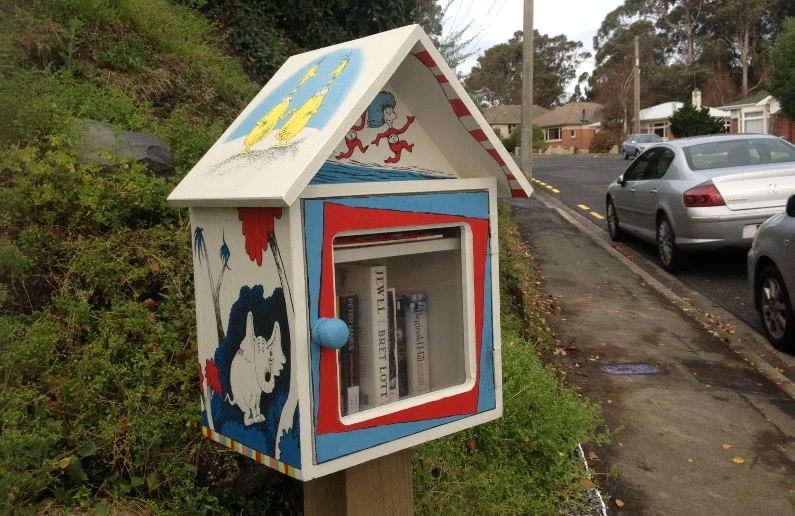 Dr Seuss themed mini library.