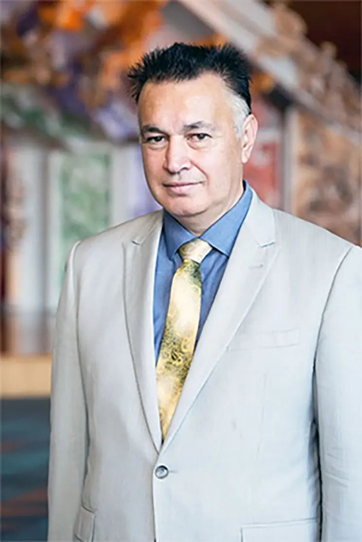Māori man in suit and tie.