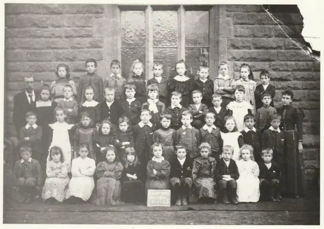 Horsforth School photo with Ted Smith and his brother Harry.
