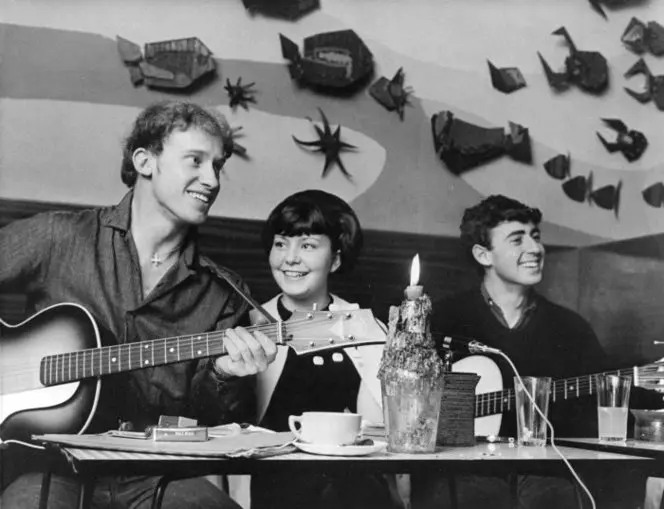 Three people in the Monde Marie coffee bar, ca 1968.