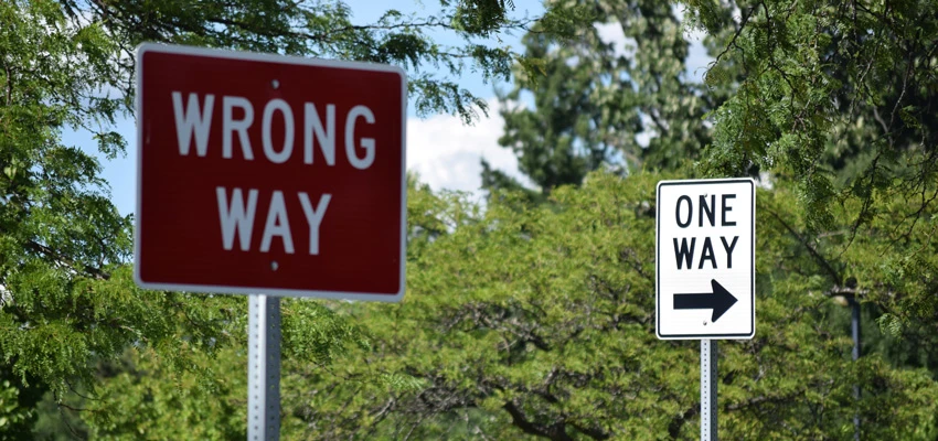 'Wrong way' and 'one way' road signs