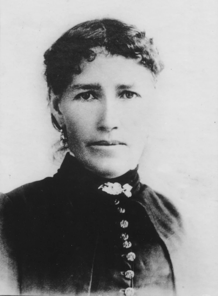 Black and white portrait of woman.