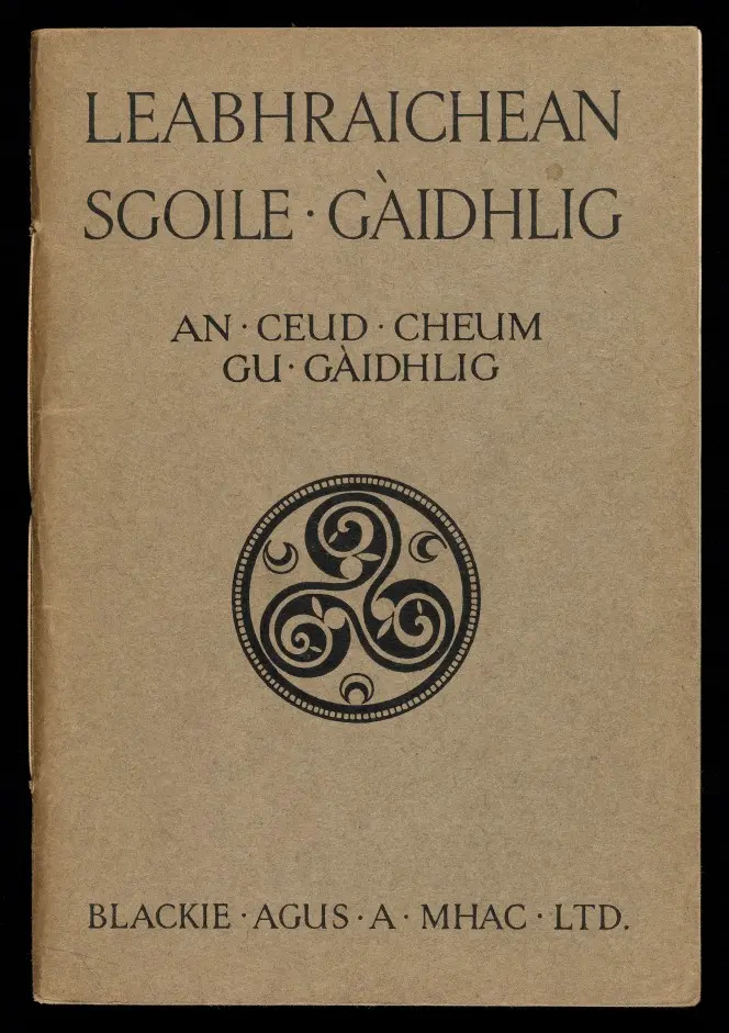 Cover of An ceud cheum gu Gaìdhlig, with a Gaelic icon in the middle.