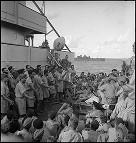 Maōri troops entertaining troops at sea, Egypt.