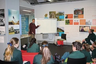 Dylan Horrocks presenting to children at Speed Date an Author, National Library, Auckland, 2014.