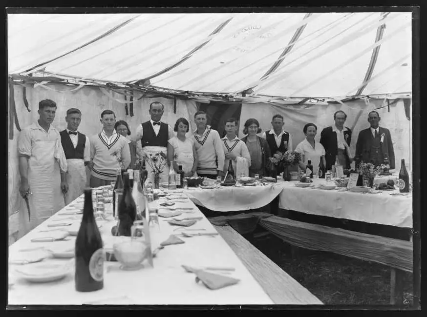 Ready for the pioneer dinner, 1931
