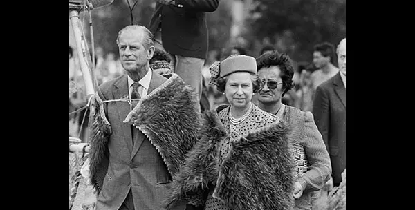 Queen Elizabeth II and the Duke of Edinburgh wearing kahu kiwi.