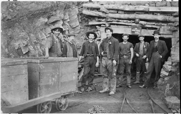 Coal miners at the entrance to the number 1, or 2, Rewanui mine. Photograph taken by Mascotte Studio between circa 1900-1920.