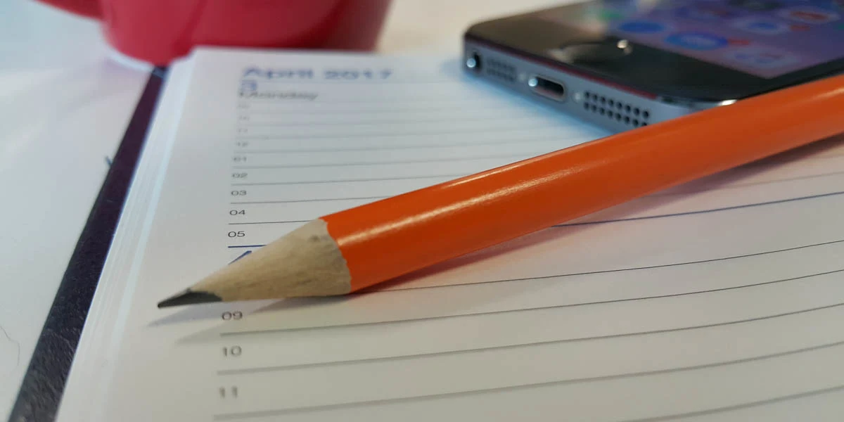 Calendar with pencil to enter dates to order or return your school loan.