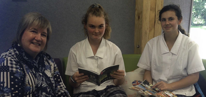 2 Marlborough Girls' College students with their school librarian 