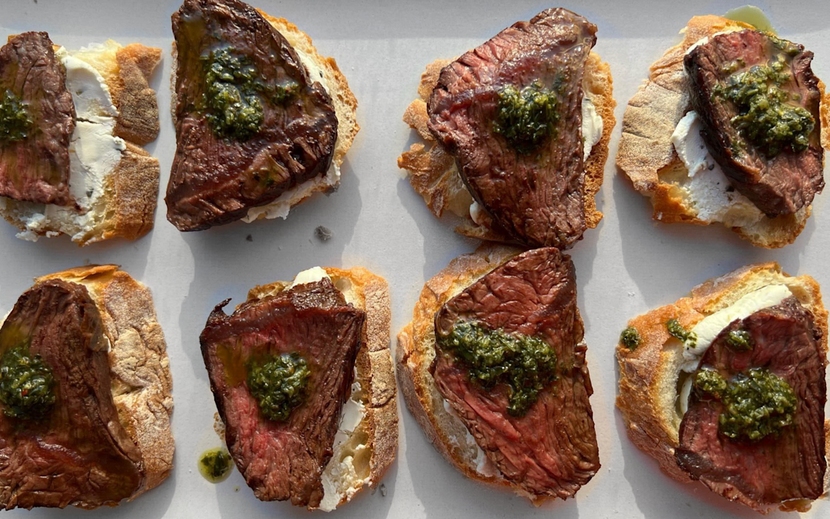 Beef Tenderloin Crostini With Herby Goat Cheese Haven’s Kitchen