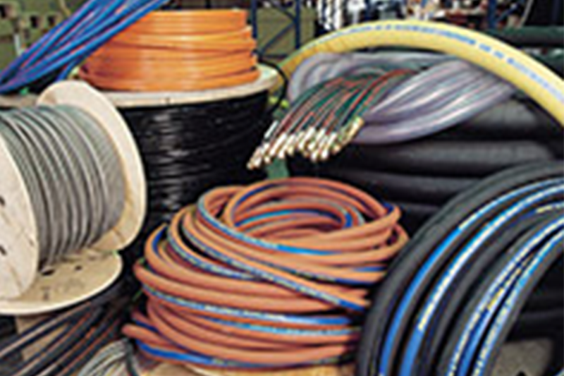 We supply hydraulic and industrial hoses in bulk