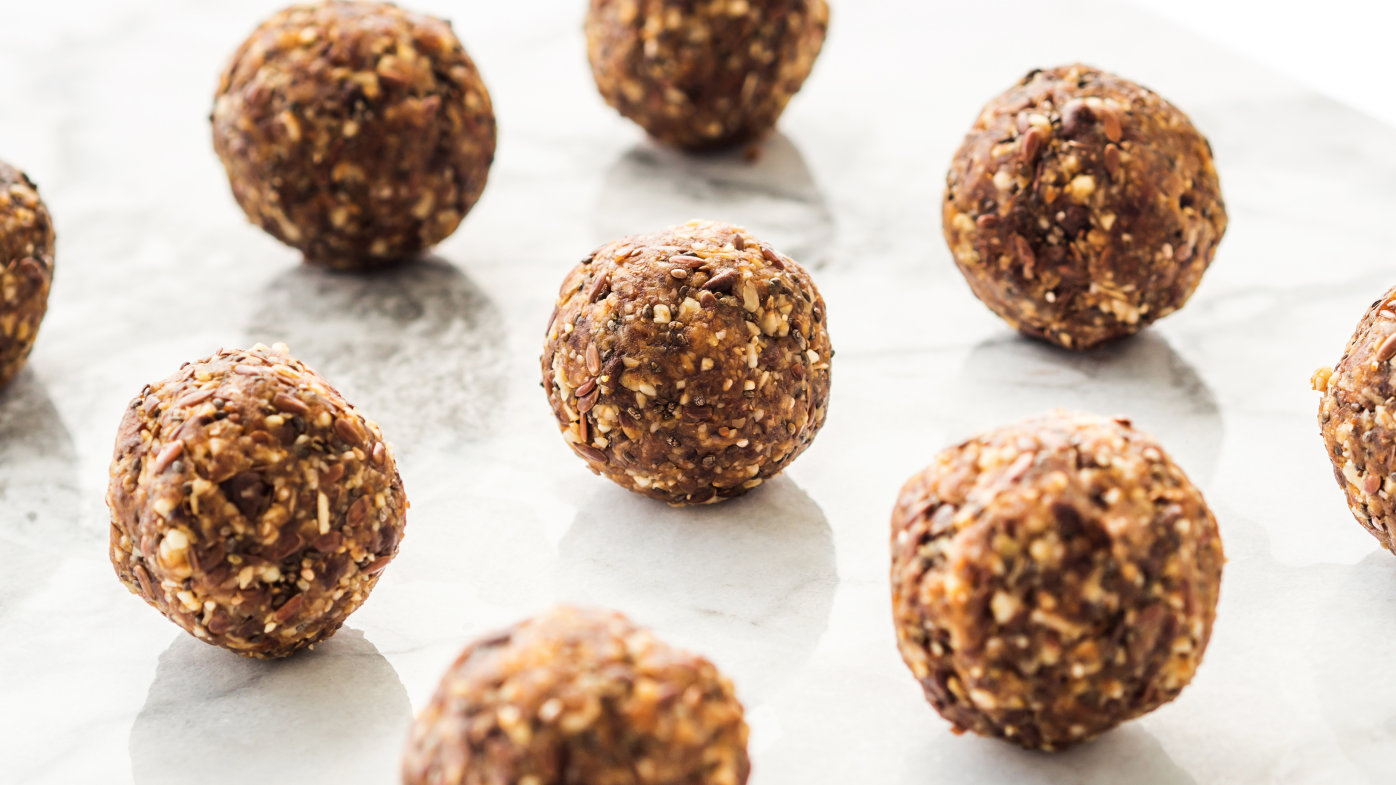 Nut butter and oat protein bites