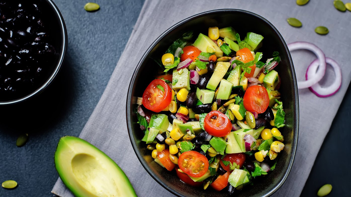 Grilled corn and black bean salad