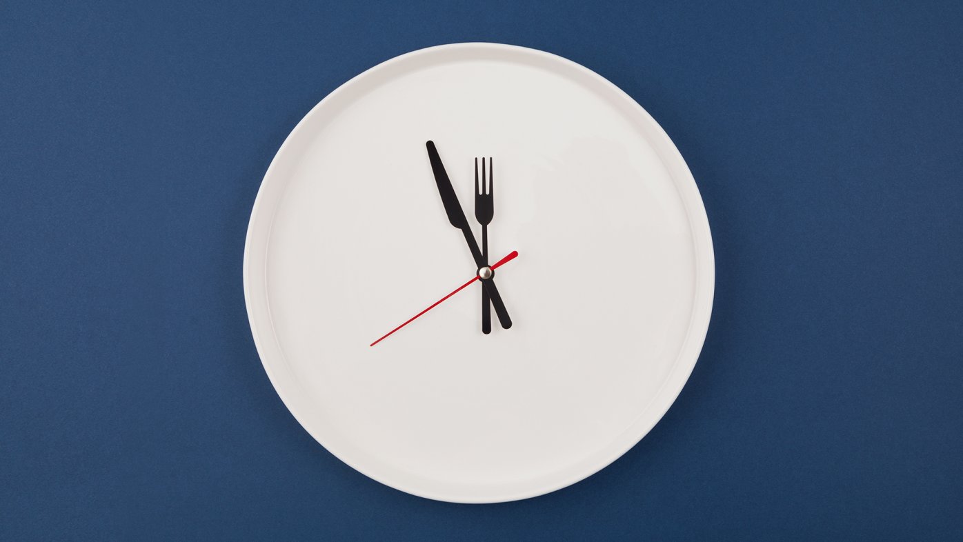 Illustration of a clock with a knife and a fork as hands