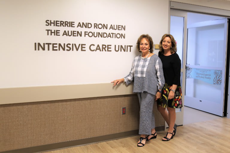 Sherrie Auen and daughter in front of ICU