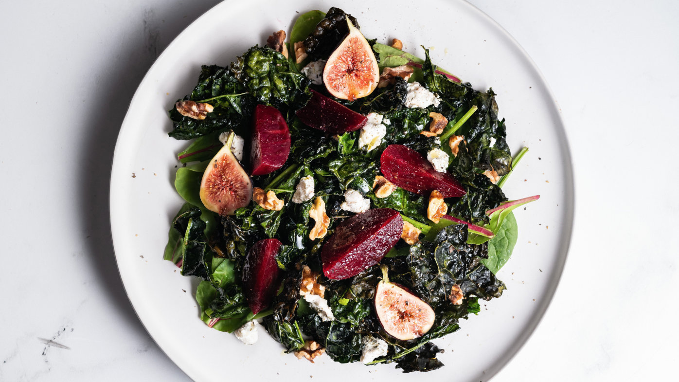 Kale salad with figs and beets