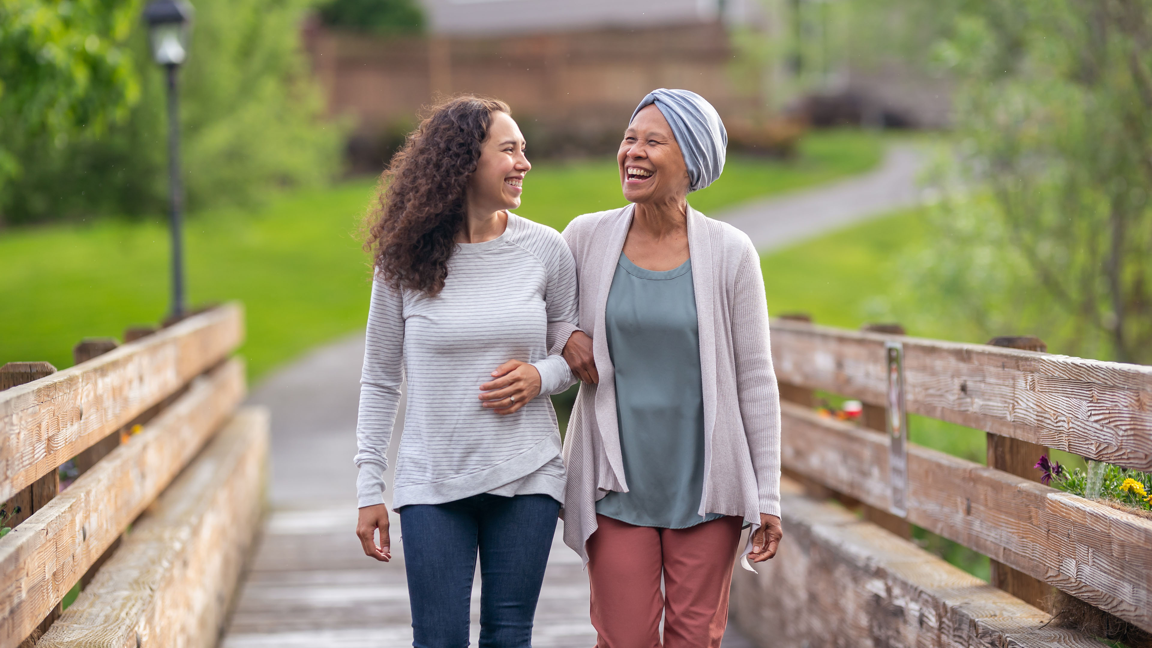UX0992-cancer-patient-with-daughter-duplex-3840x2160
