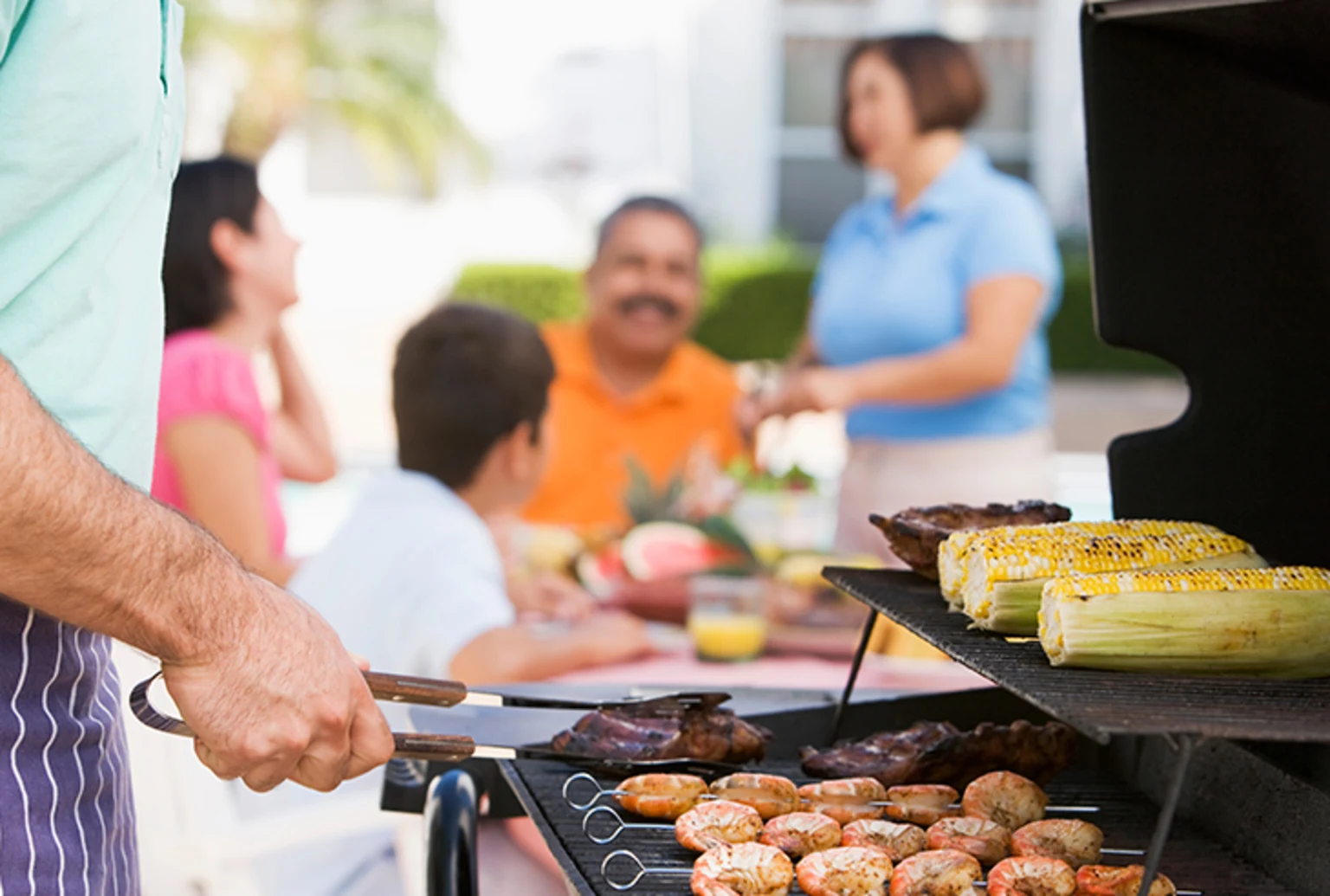 6-tips-for-grilling-safely-HN1406-Body-iStock000020351957-Sized