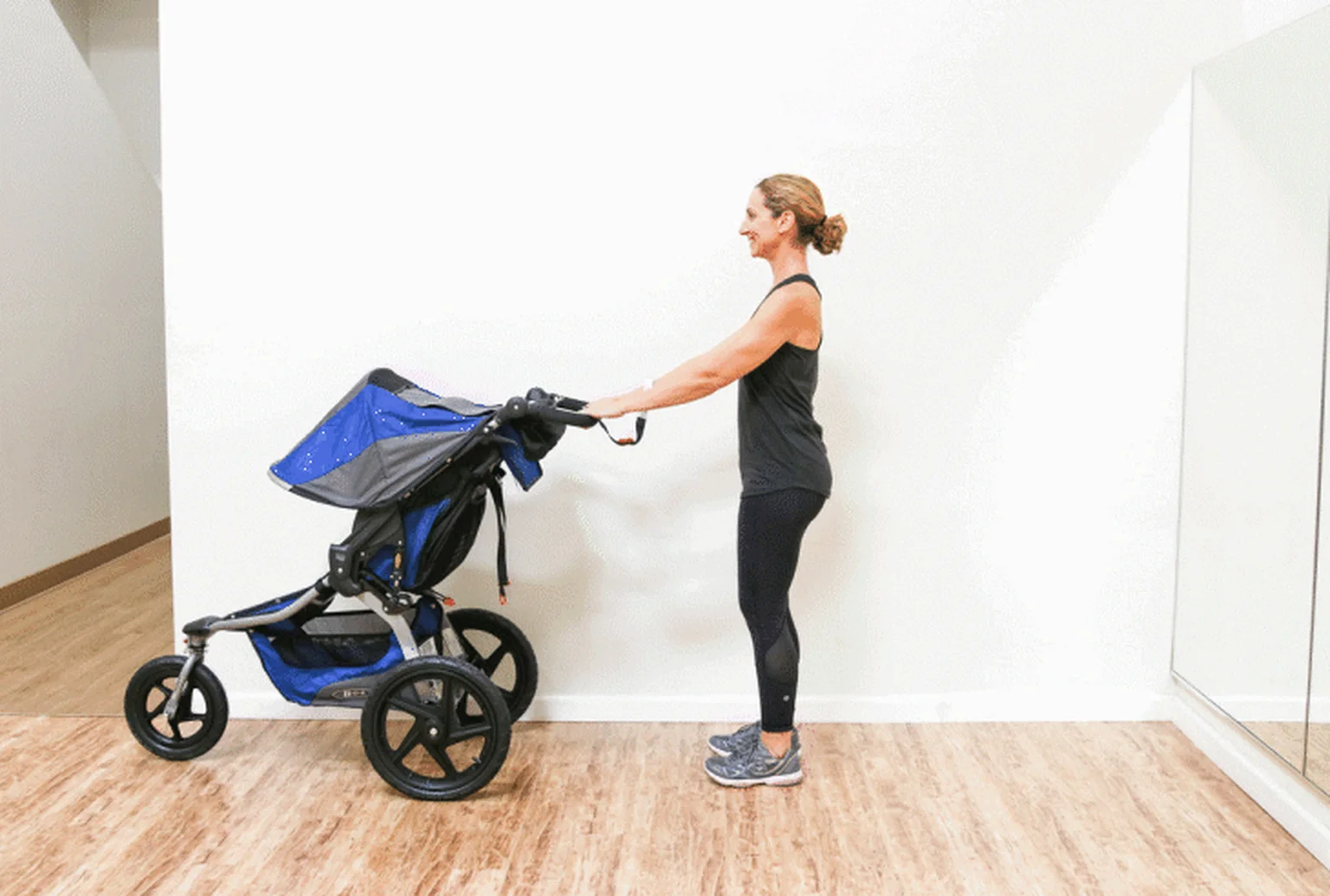 Stroller_Hip_Swivel_Small_Mom_Tips-HN1825-Sized
