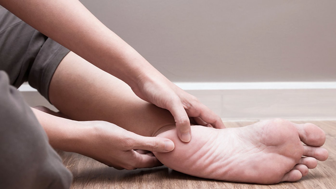 4 simple stretches to help plantar fasciitis