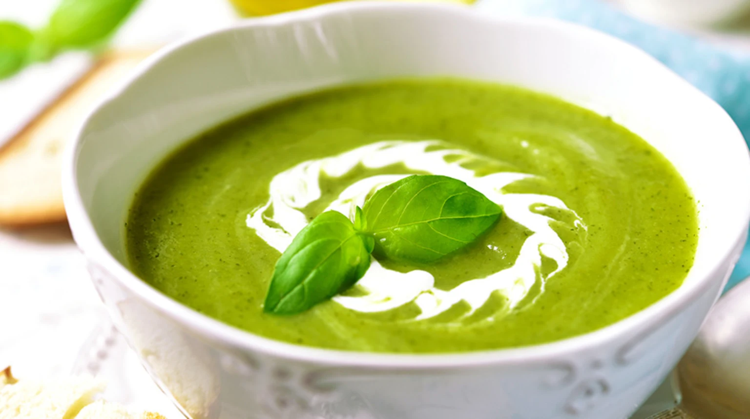 Holiday-recipe-Greens-and-beans-soup-HN2379-iStock-523058352-Re-Sized