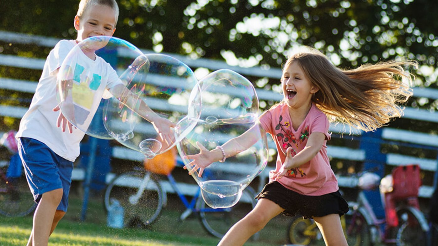 Make-your-own giant bubbles (recipe)