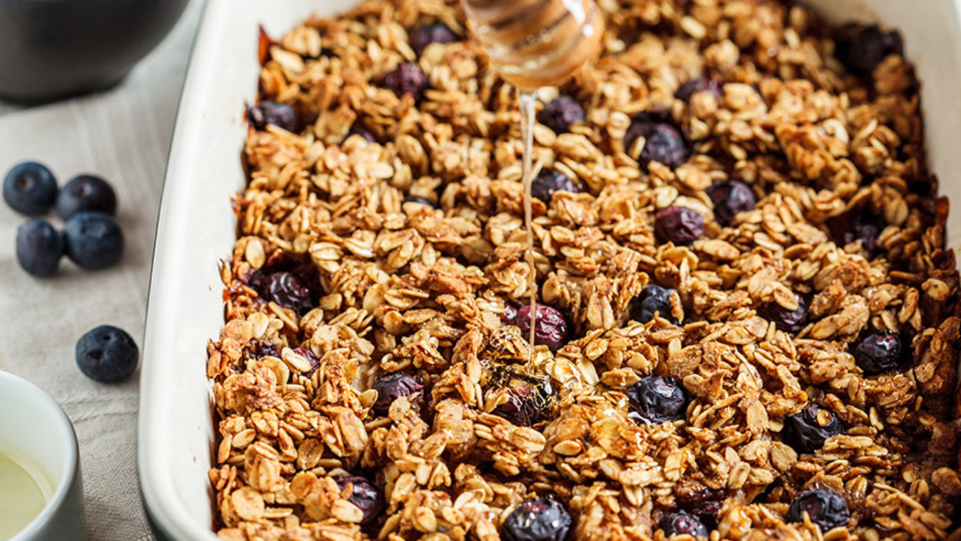 Blueberry cobbler with cinnamon and oats