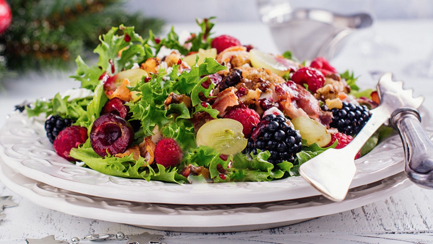 Salad with greens and berries